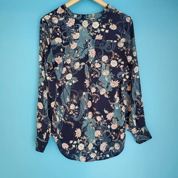 SOHO Size Small Floral V-Neck Blouse - Picture 3 of 6